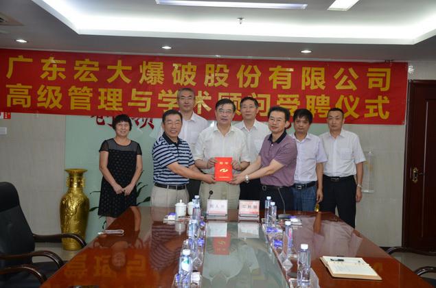 新闻中心-老街腾龙