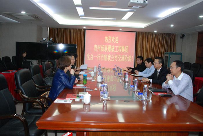 新闻中心-老街腾龙